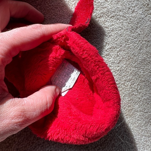UGG Red Fuzzy Slippers Toddler Size 4/5 GUC - Picture 3 of 3